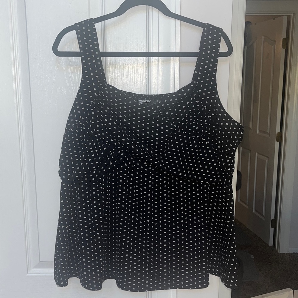 BloomChic stretchy black/white polka dots shirred tank top Size 18-20 - Picture 4 of 7
